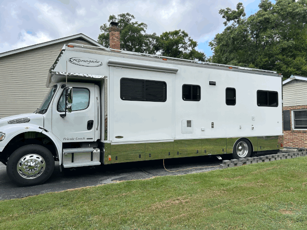 2008 Renegade 35’ Single Axle Motorhome