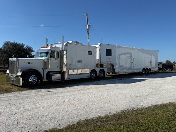 1999 Peterbilt 379 Toterhome  for Sale $145,000 