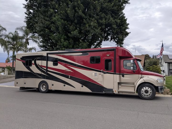 2013 Renegade Explorer Freightliner K04-033  for Sale $133,000 