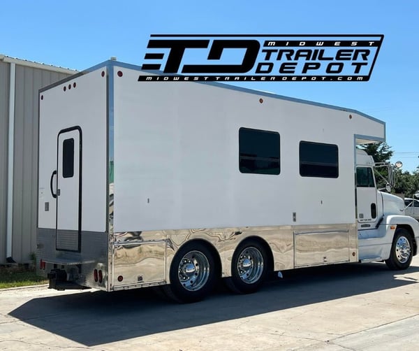 2002 K&C Conversions toterhome on Freightliner chassis