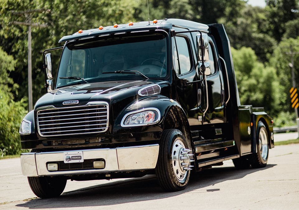 2008 FREIGHTLINER M2106 SPORT TRUCK for Sale in BLOOMINGTON, IN