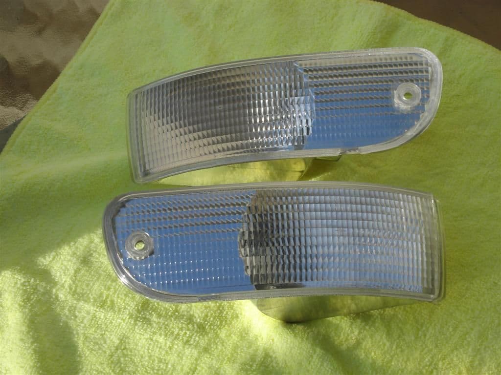 Lights - WTB: 993 clear corner lights... - New or Used - 1995 to 1998 Porsche 911 - Brea, CA 92821, United States