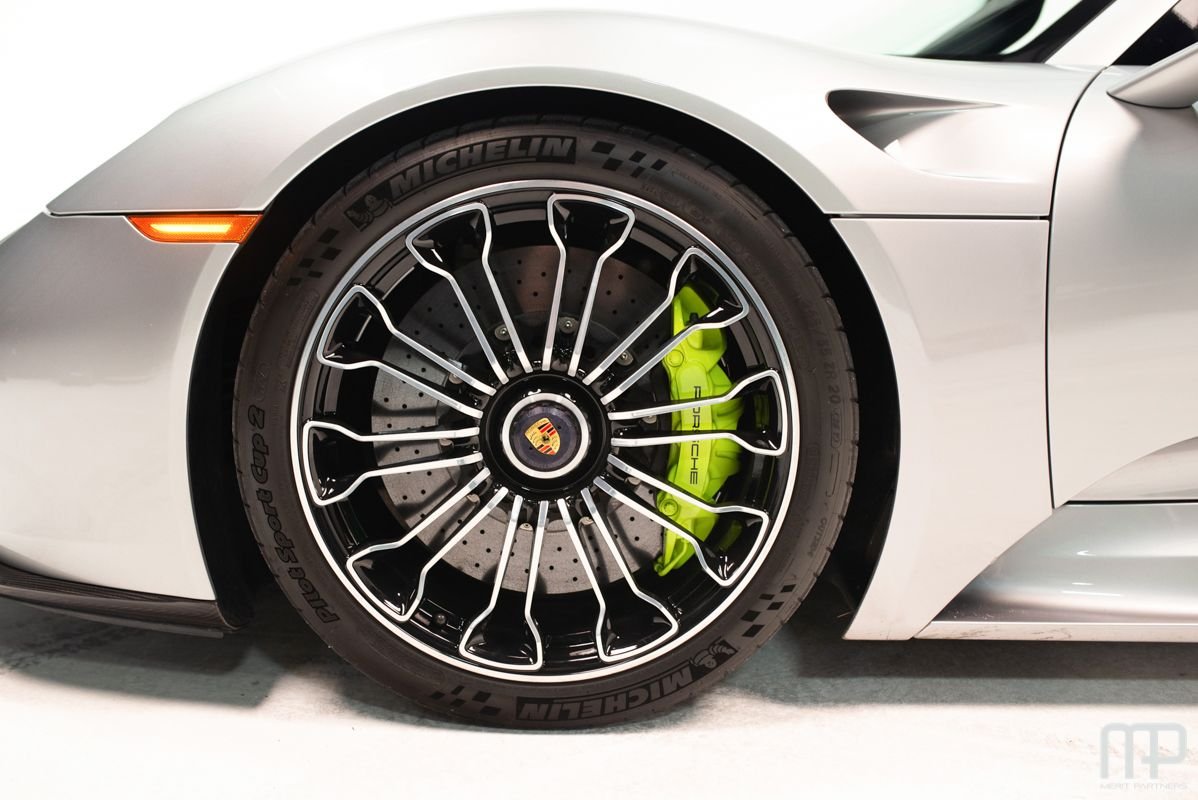 2015 Porsche 918 Spyder - 2015 Porsche 918 Spyder - Used - VIN WP0CA2A11FS800428 - 3,815 Miles - 8 cyl - AWD - Automatic - Convertible - Silver - Atlanta, GA 30360, United States