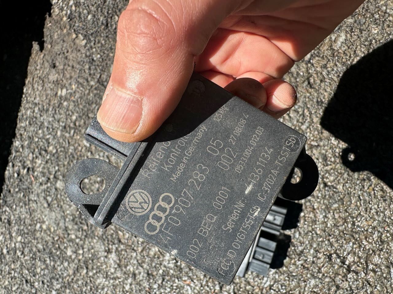 Accessories - Porsche Cayenne 955 or 957 Gen OEM Trailer Hitch, Controller and Plug - Used - 2004 to 2010 Porsche Cayenne - Glen Spey, NY 12737, United States