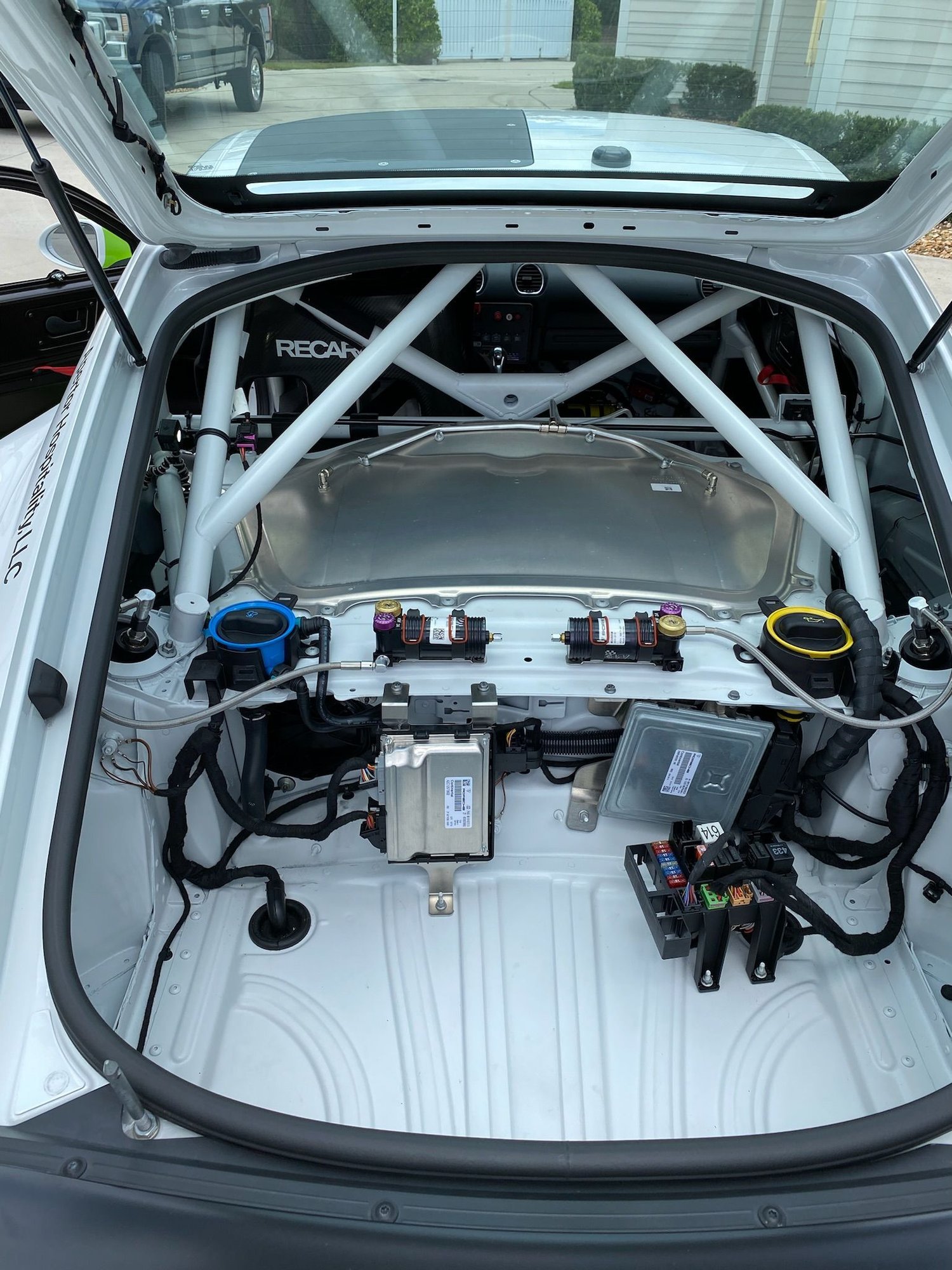 2020 Porsche 718 Cayman - 2020 Porsche 718 GT4 Clubsport Competition - Used - VIN WP0ZZZ98ZLK299742 - 2,675 Miles - Fort Myers, FL 33908, United States