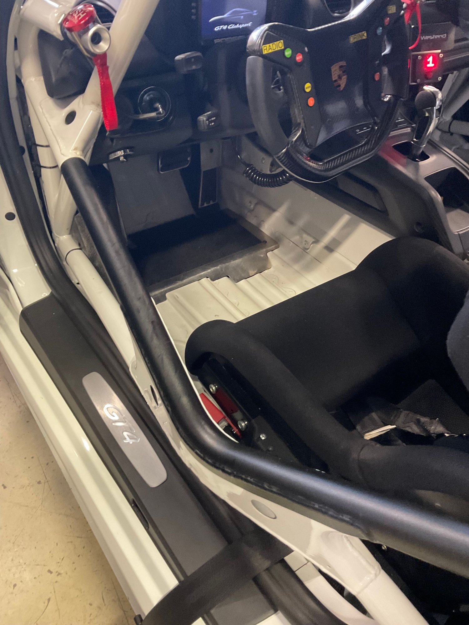 2019 Porsche 718 Cayman - For sale a late 2019 production 718 Cayman GT4 Clubsport Competition MR - Used - Lee's Summit, MO 64064, United States