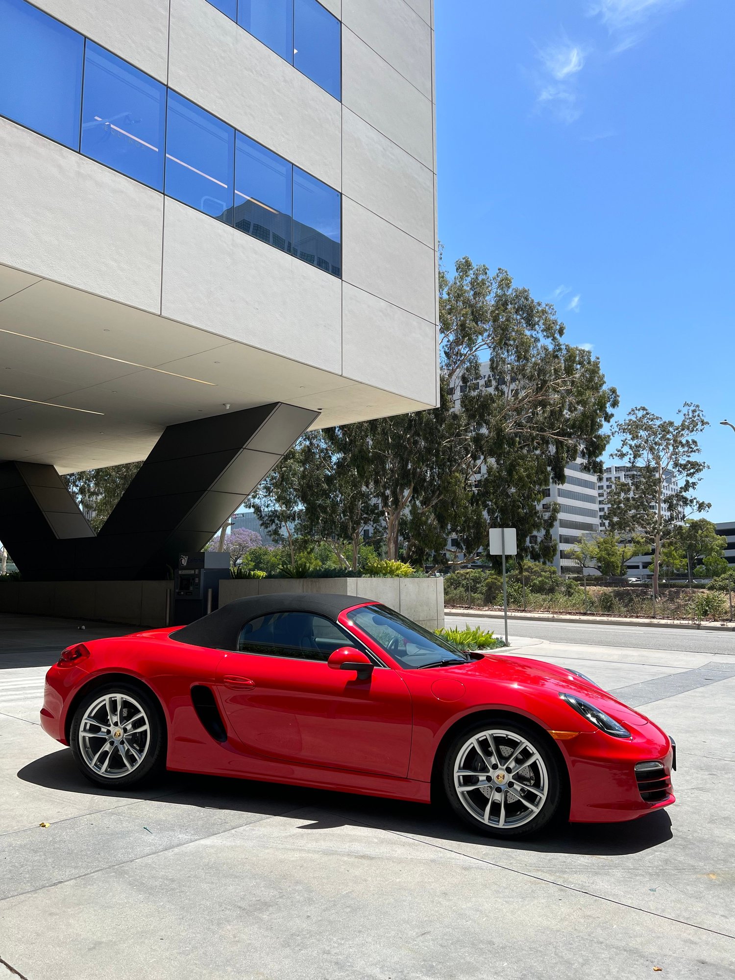 2013 Porsche Boxster - 2013 Boxster 13k mile Garage Queen, rare 6 speed manual Guards Red/Black - Used - VIN WP0AA2A99AS7064xx - 13,500 Miles - 6 cyl - 2WD - Manual - La Canada, CA 91011, United States