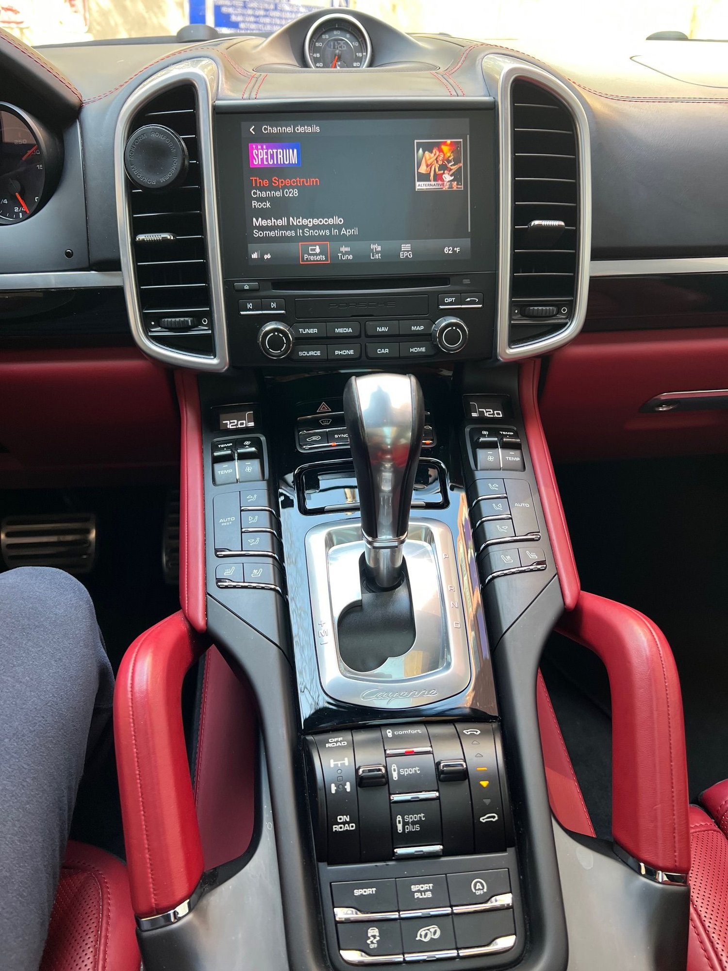 2017 Porsche Cayenne - WTS 2017 Porsche Cayenne Turbo, White/Garnett Red, 69.7k miles - Used - Chicago, IL 60610, United States