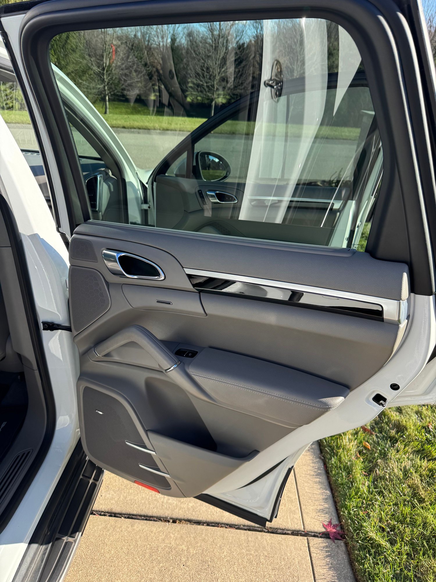 2013 Porsche Cayenne - 2013 Porsche Cayenne Diesel - RARE w/ air suspension + PASM and more - recent maint. - Used - VIN WP1AF2A28DLA38089 - 108,400 Miles - 6 cyl - AWD - Automatic - SUV - White - Pittsburgh, PA 15367, United States