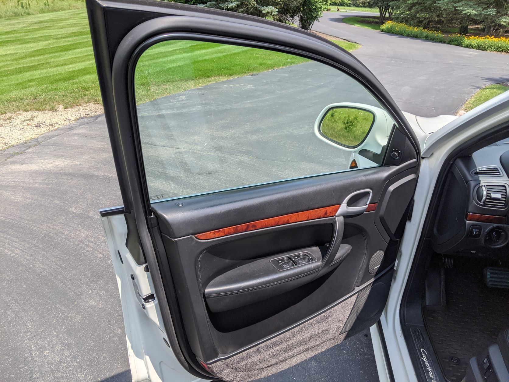 2006 Porsche Cayenne - 2006 Porsche Cayenne Turbo S for sale - Used - VIN WP1AC29P56LA93255 - 132,500 Miles - 8 cyl - AWD - Automatic - SUV - White - Chicago Area, IL 60175, United States