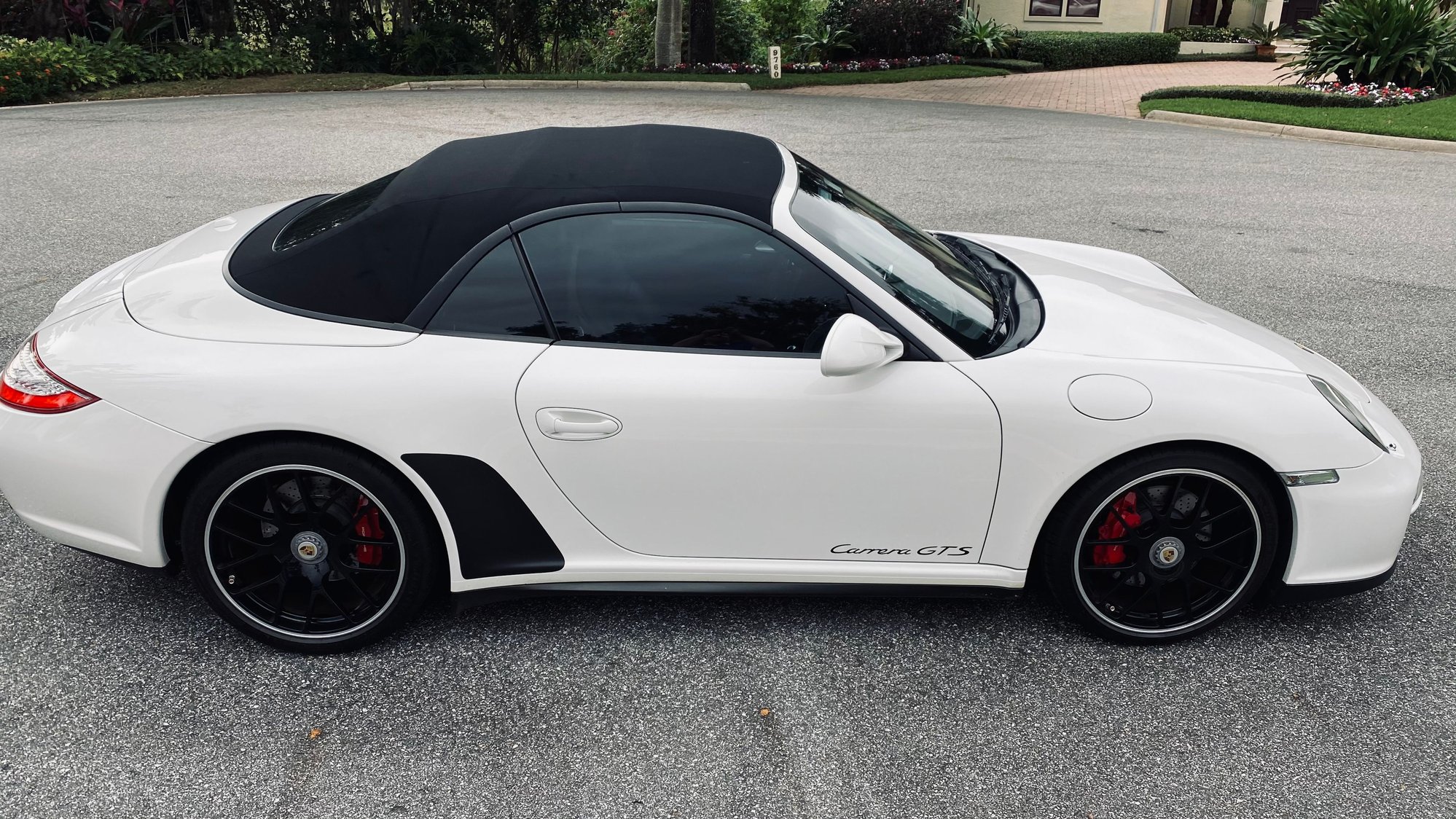 2011 Porsche 911 - 997.2 GTS MT Cab White/Black - Used - VIN WP0CB2A95BS754647 - 53,000 Miles - 6 cyl - 2WD - Manual - Convertible - White - Orlando, FL 34786, United States