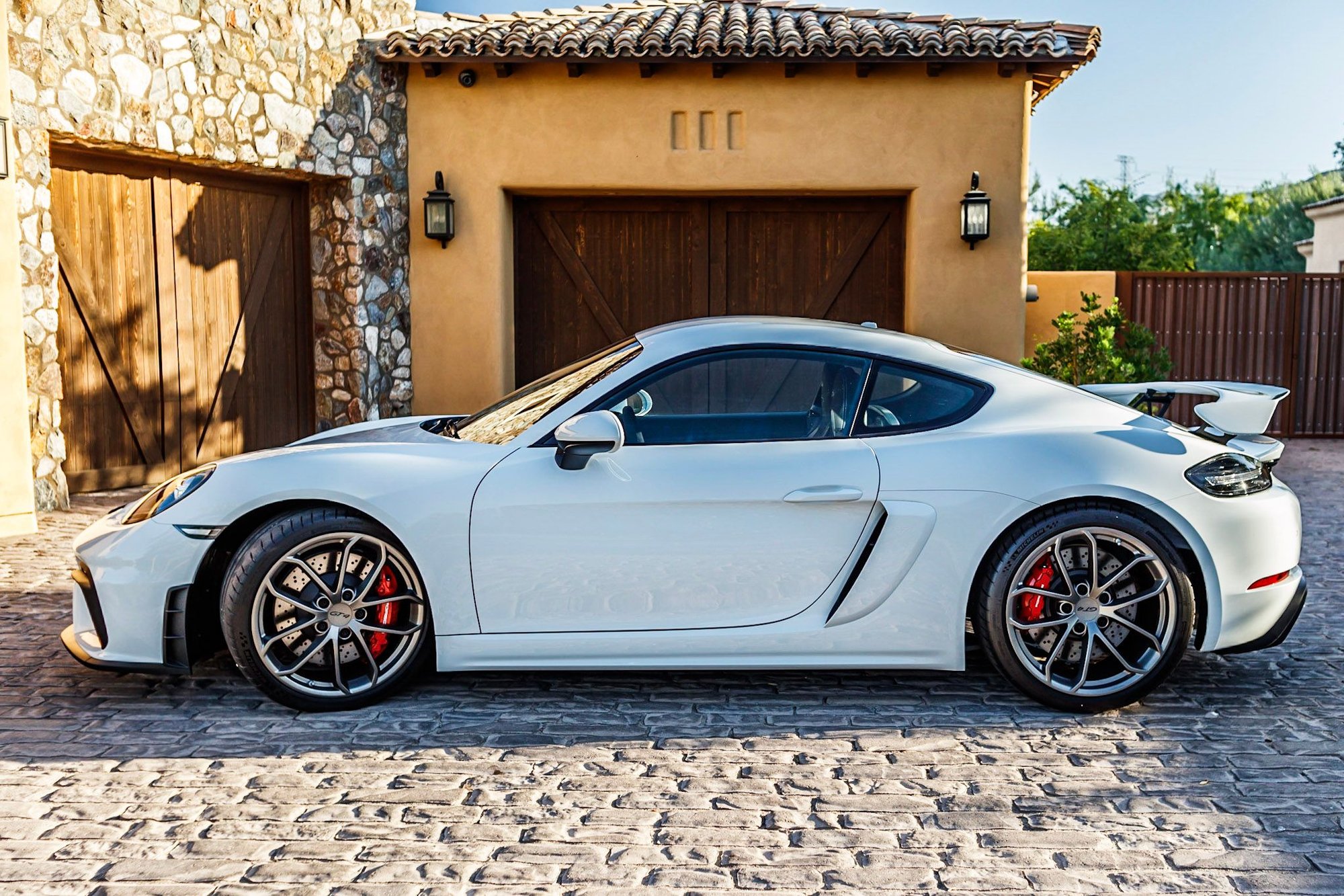 2020 Porsche 718 Cayman - 2020 Porsche Cayman gt4 with 106 miles - Used - VIN WPOAC2A89LK289271 - 150 Miles - 6 cyl - 2WD - Manual - Coupe - White - Scottsdale, AZ 85259, United States