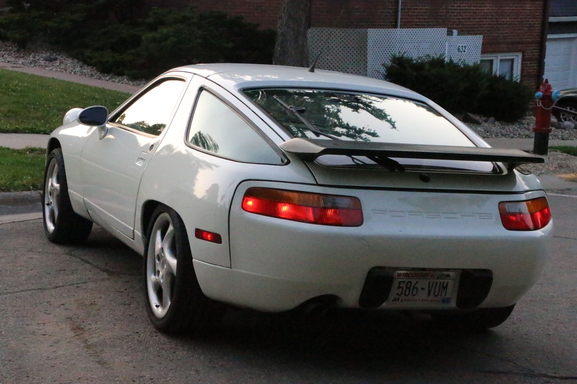 1990 Porsche 928 - Porsche 928 S4 1990 Manual! Low miles!! Excellent Driver!!! - Used - VIN WP0JB2924LS860376 - 72,625 Miles - 8 cyl - 2WD - Manual - Coupe - White - Madison, WI 53715, United States