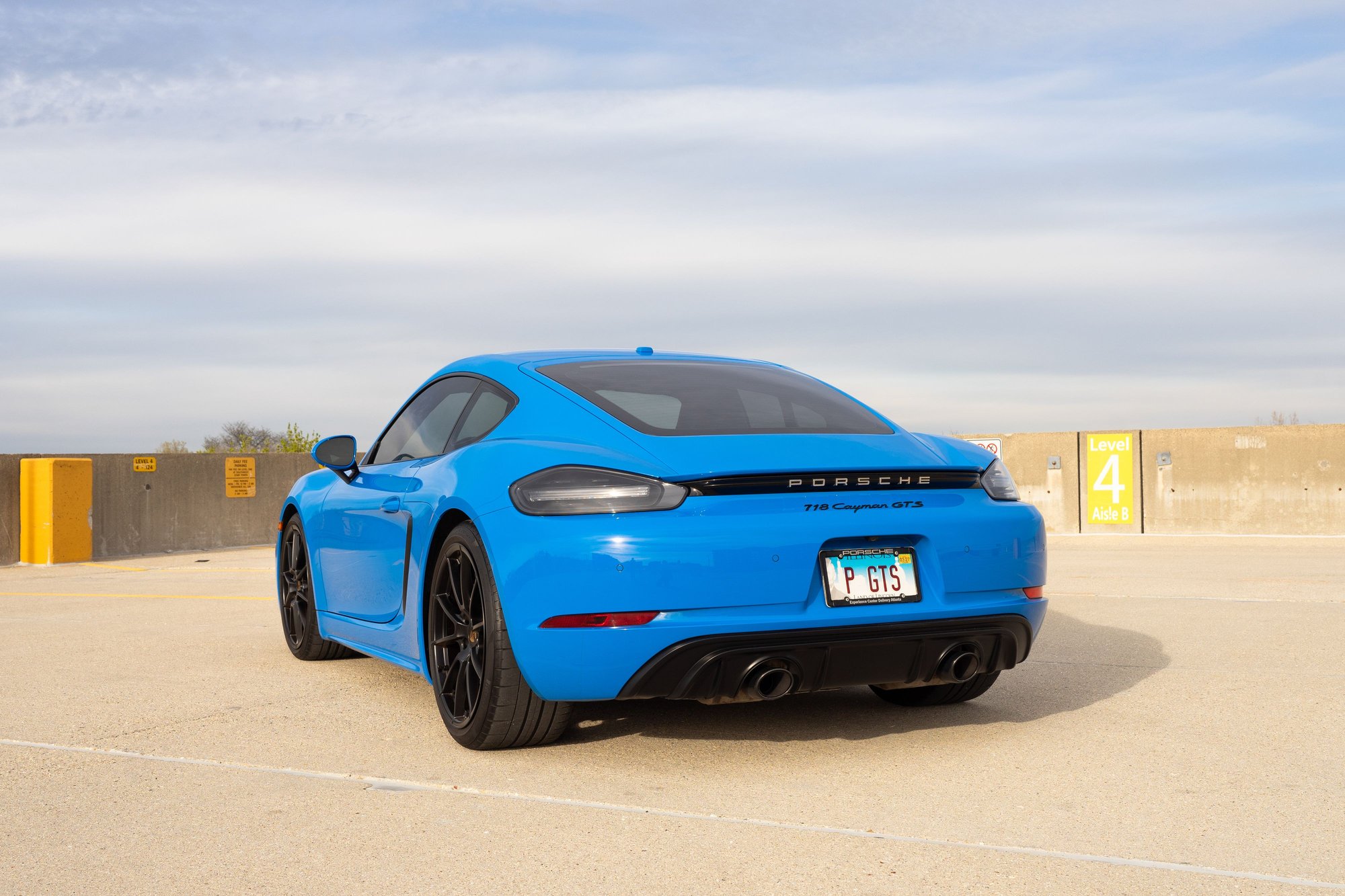 2022 Porsche 718 - 2022 Porsche 718 Cayman GTS 4.0 PDK — Shark Blue — 15k Miles — Extra Wheels - Used - VIN WP0AD2A82NS268262 - 15,270 Miles - 6 cyl - 2WD - Automatic - Coupe - Blue - Arlington Heights, IL 60004, United States