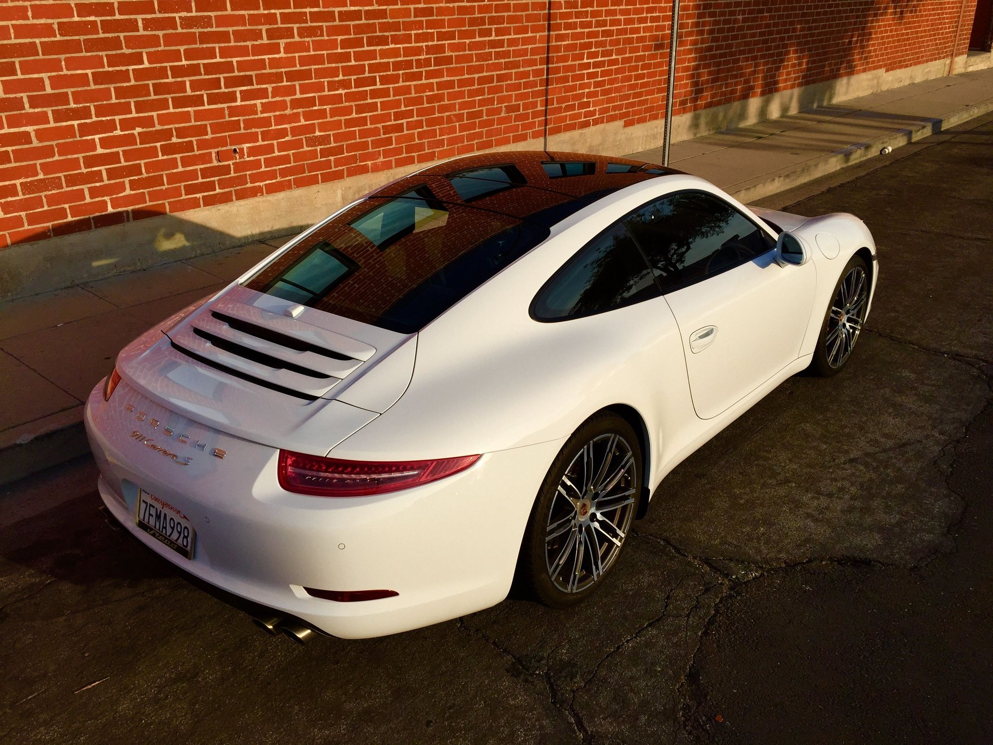 2014 Porsche 911 - 2014 Porsche 911S - CPO til July 2020 - Used - VIN WP0AB2A96ES122669 - 26,400 Miles - 6 cyl - 2WD - Automatic - Coupe - White - Burbank, CA 91501, United States