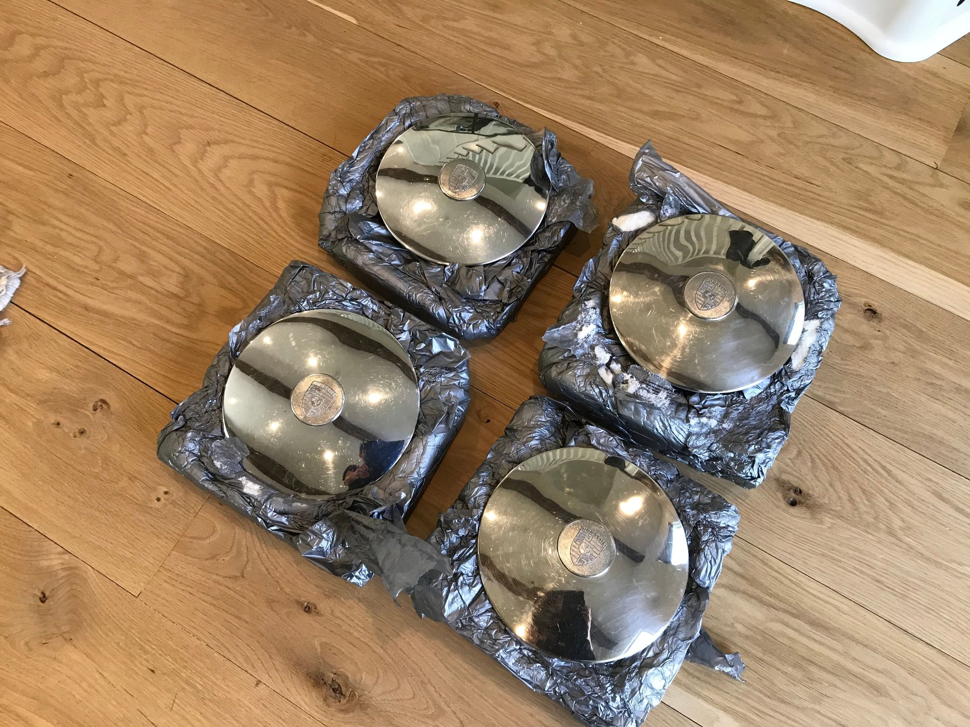 Wheels and Tires/Axles - Vintage Porsche hub caps - set of 4 - Used - All Years Porsche All Models - Westport, CT 06880, United States