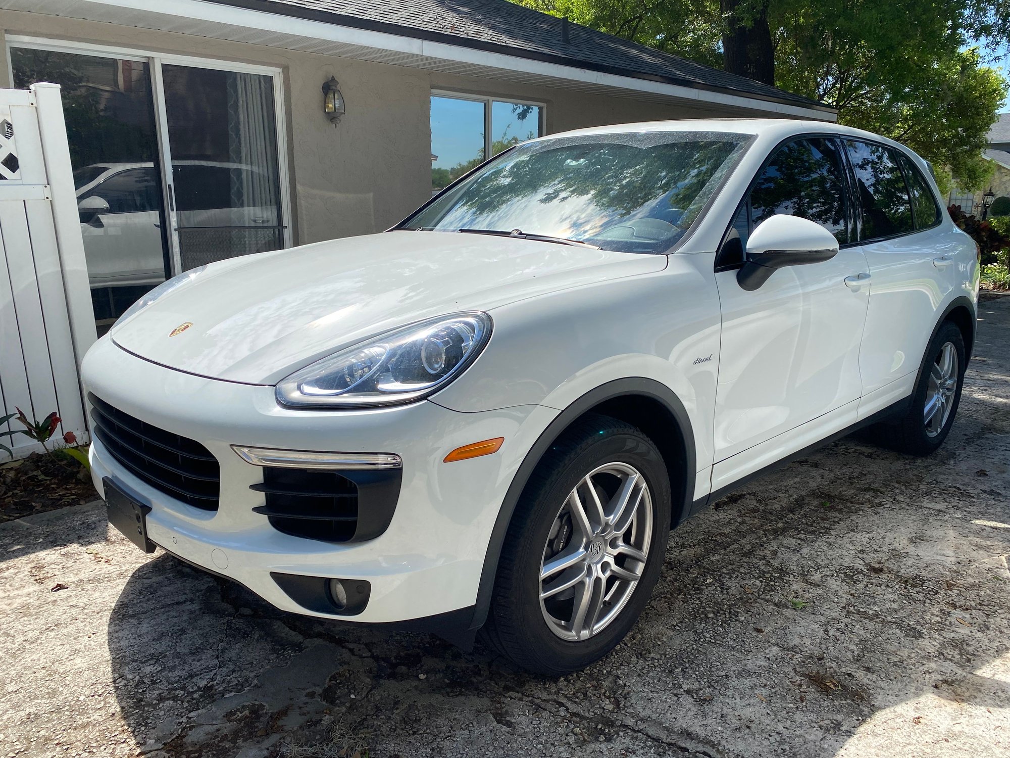 2015 Porsche Cayenne - 2015 Cayenne Diesel- Nice Spec, still under warranty, FL - Used - VIN WP1AF2A28FLA39357 - 84,500 Miles - 6 cyl - 4WD - Automatic - SUV - White - Lakeland, FL 33813, United States