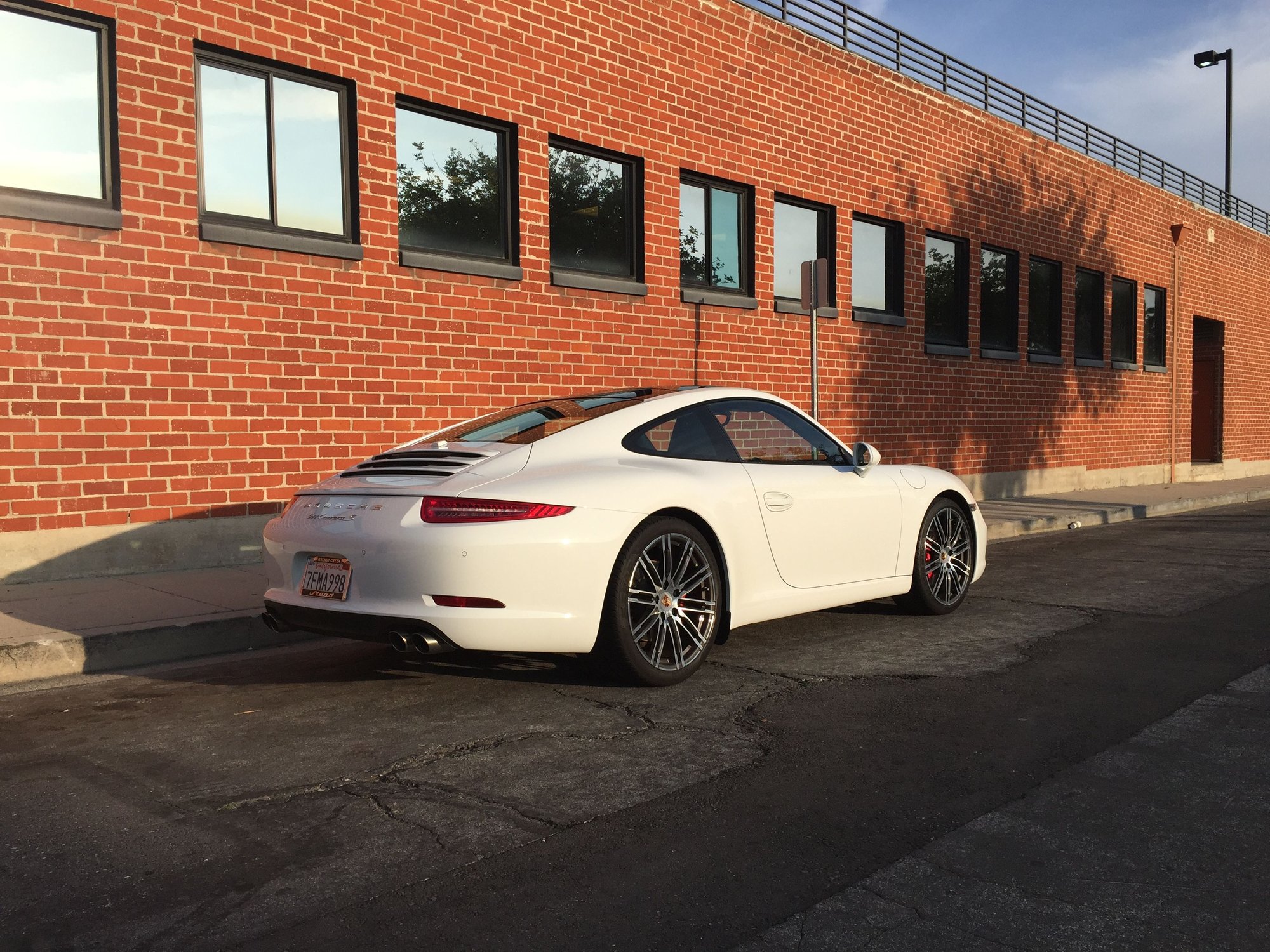 2014 Porsche 911 - 2014 Porsche 911S - CPO til July 2020 - Used - VIN WP0AB2A96ES122669 - 26,400 Miles - 6 cyl - 2WD - Automatic - Coupe - White - Burbank, CA 91501, United States