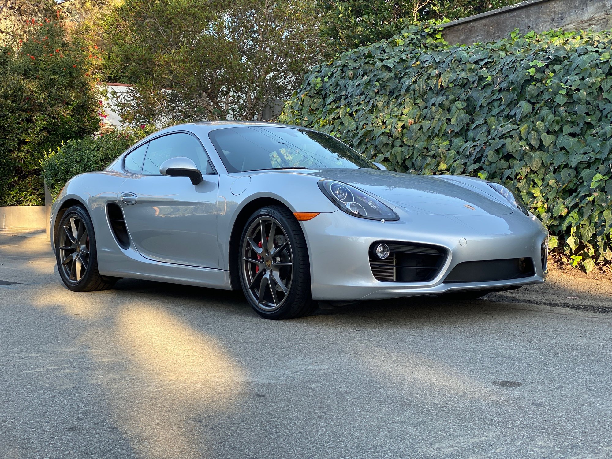 2014 Porsche Cayman - 2014 Cayman S PDK - Used - VIN WP0AB2A89EK192271 - 31,000 Miles - 6 cyl - 2WD - Automatic - Coupe - Silver - Laguna Beach, CA 92651, United States