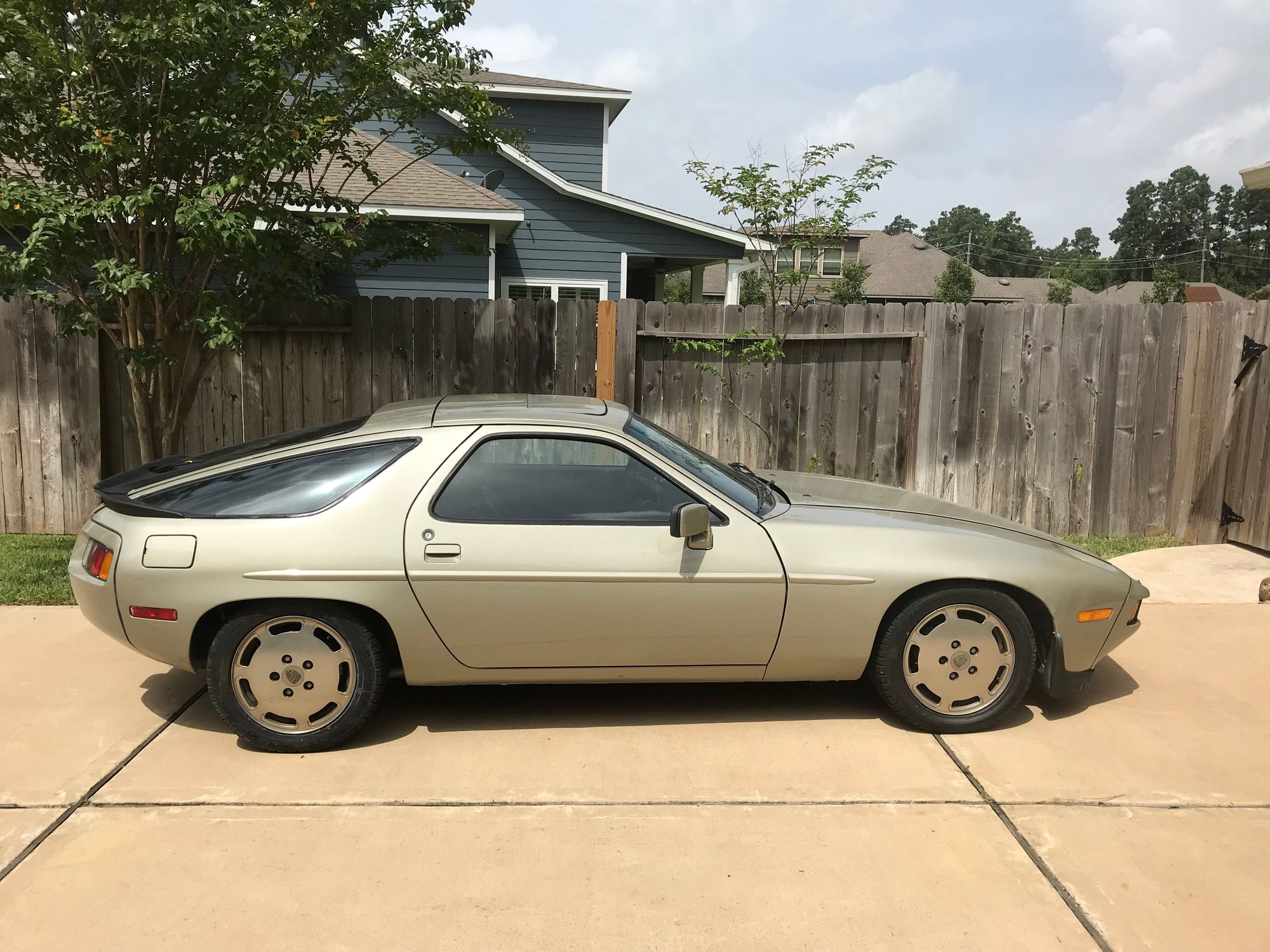 1986 Porsche 928 - 1986 928S - Used - VIN WP0JB0921GS860569 - 90,000 Miles - 8 cyl - 2WD - Automatic - Coupe - Gold - Spring, TX 77386, United States