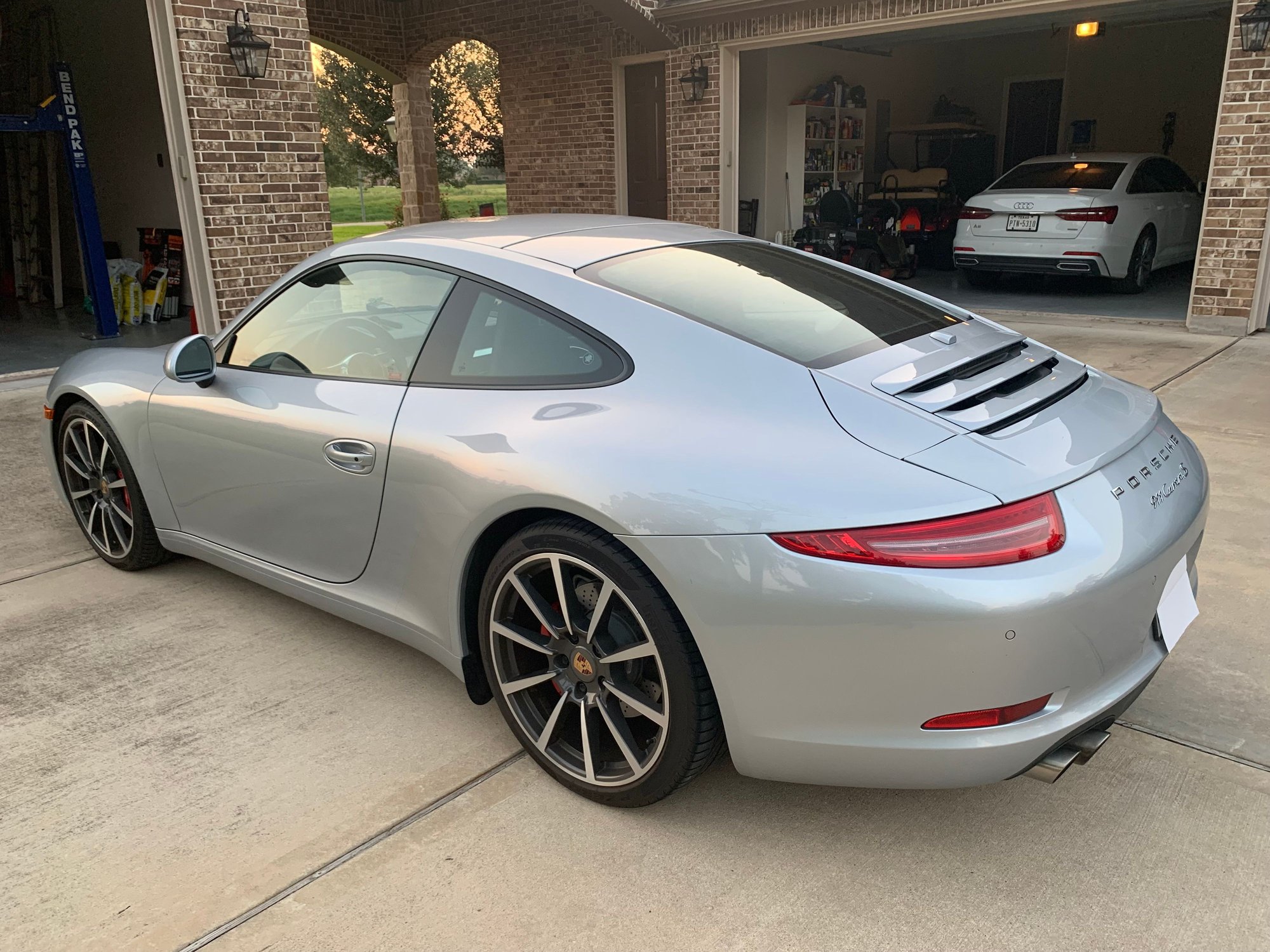2014 Porsche 911 - 2014 Porsche 911 Carrera S Coupe - Used - VIN WP0AB2A98ES120986 - 37,500 Miles - 6 cyl - 2WD - Automatic - Coupe - Silver - Richmond, TX 77406, United States