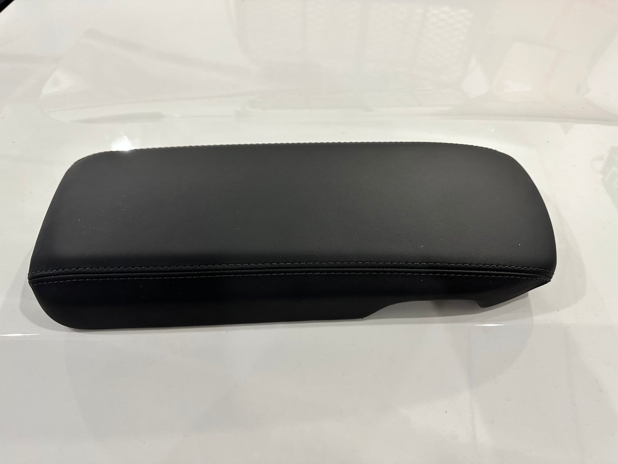 Interior/Upholstery - 991 Center Console lid - Used - 2016 to 2020 Porsche 911 - Houston, TX 77056, United States