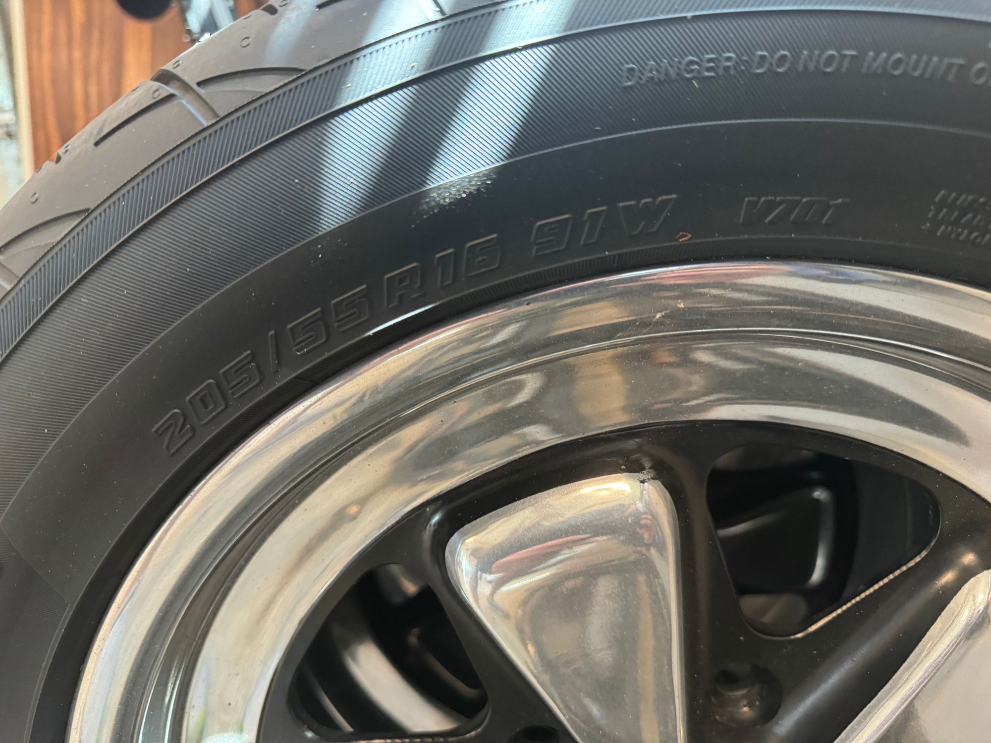 Wheels and Tires/Axles - Fuchs Porsche 911 Wheels & Tires - Staggered 7Jx16 & 6Jx16 - Used - 1966 to 1997 Porsche 911 - Fulshear, TX 77441, United States