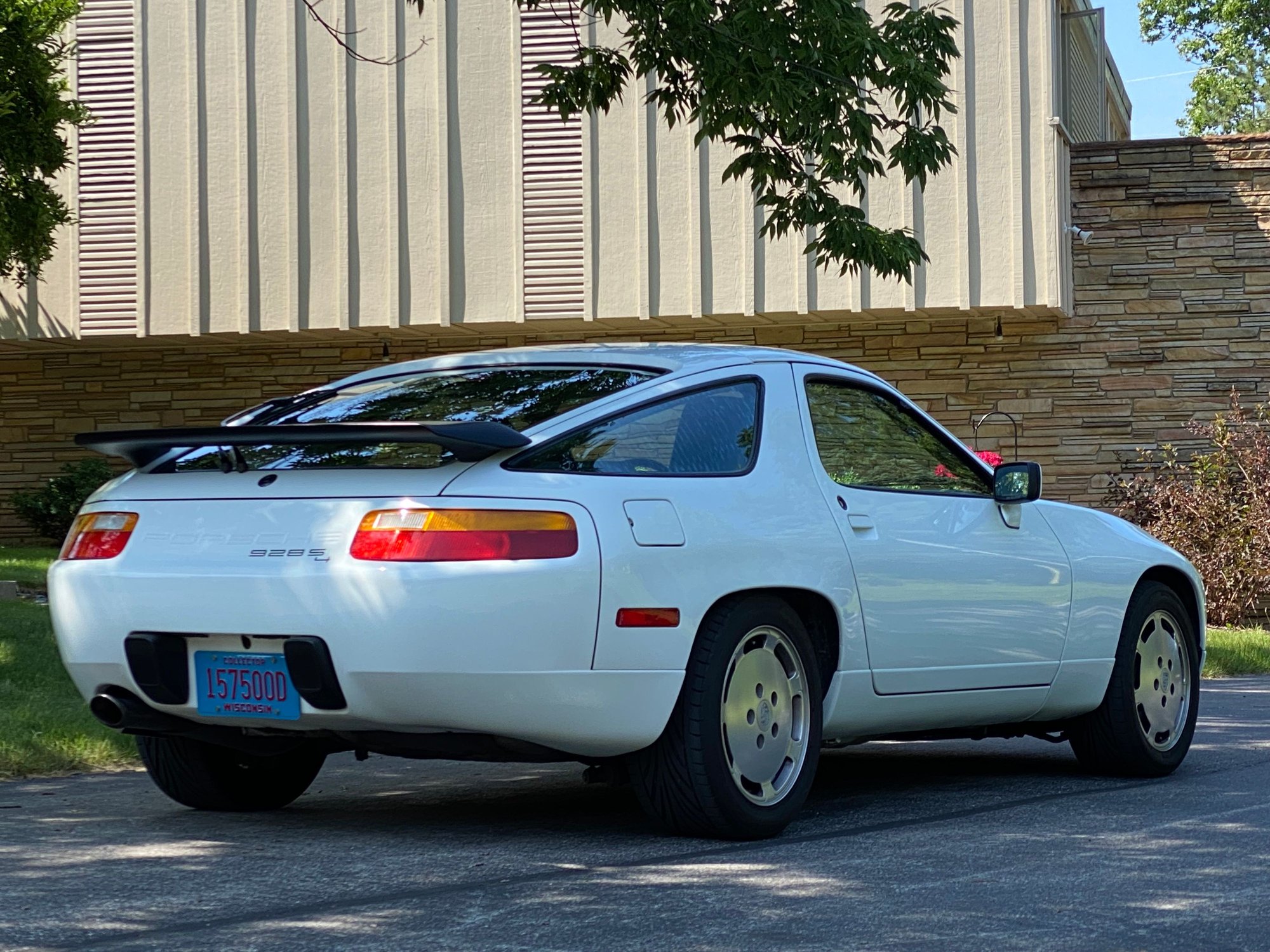 1988 Porsche 928 - 1988 928 S4 - No Deferred Maintenance - Used - VIN WP0JB092XJS860755 - 85,330 Miles - 8 cyl - 2WD - Automatic - Coupe - White - Milwaukee, WI 53217, United States