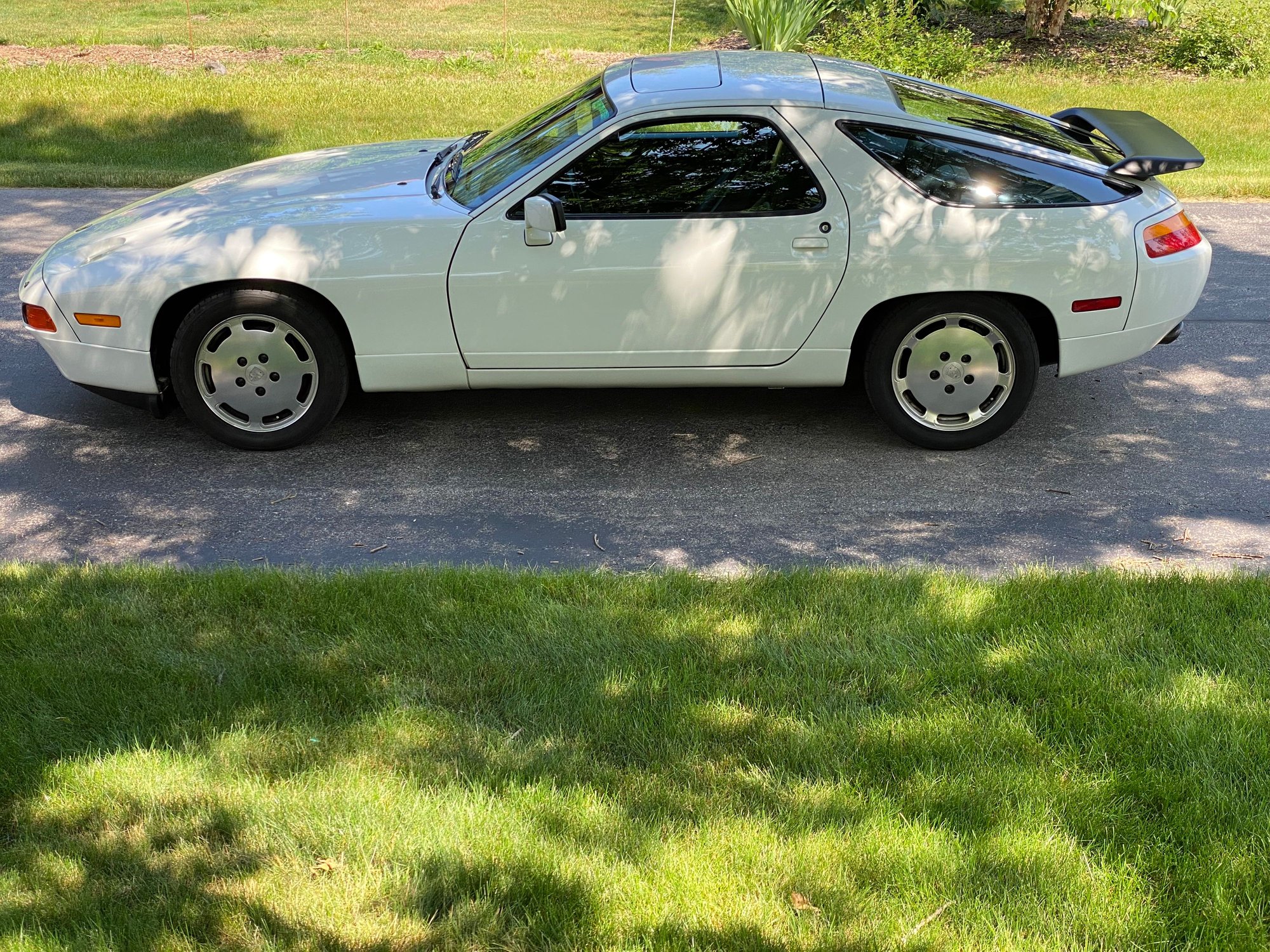 1988 Porsche 928 - 1988 928 S4 - No Deferred Maintenance - Used - VIN WP0JB092XJS860755 - 85,330 Miles - 8 cyl - 2WD - Automatic - Coupe - White - Milwaukee, WI 53217, United States