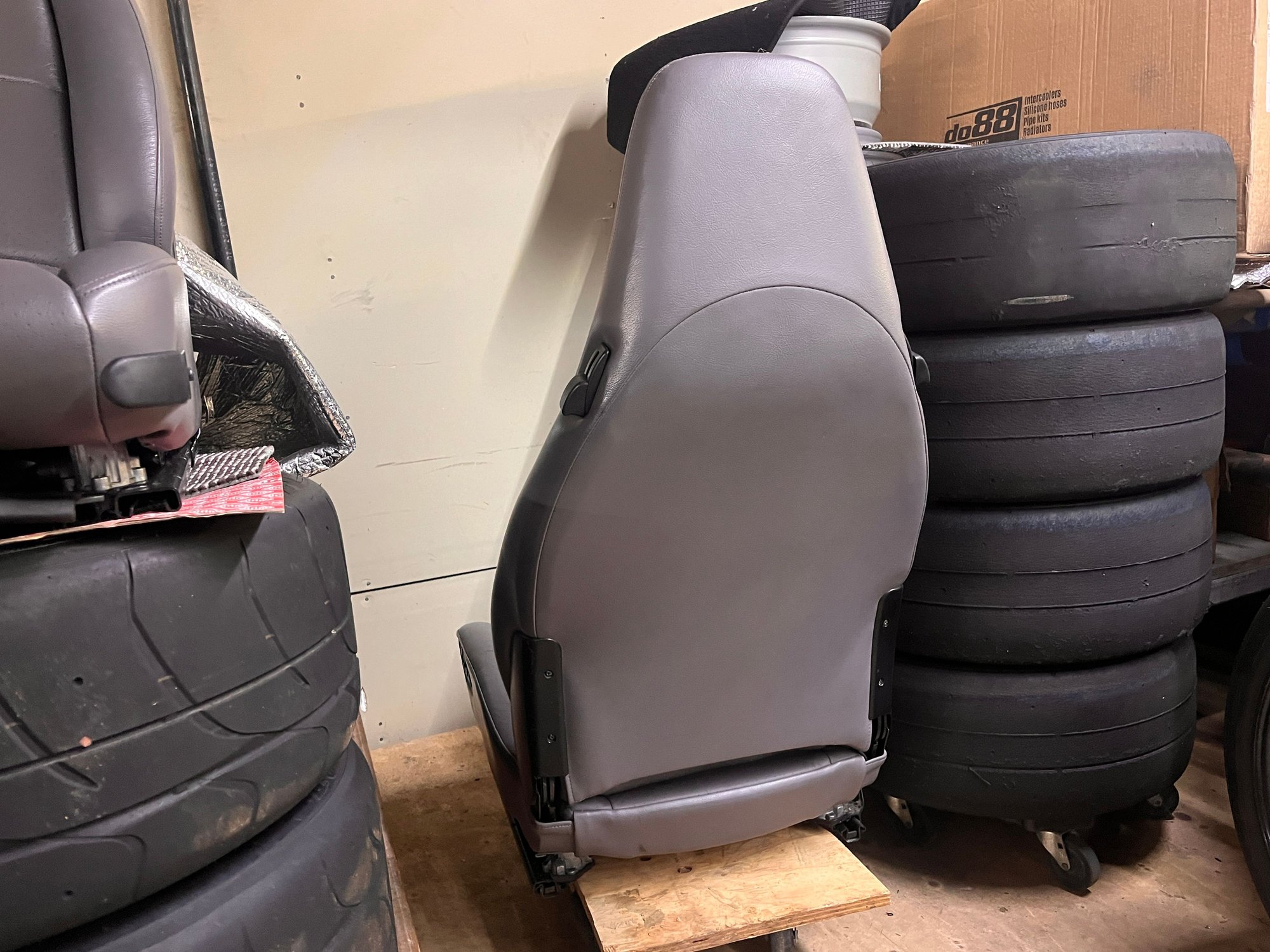 Interior/Upholstery - Porsche 993 front seats Classic Gray 8way / 4way - Used - San Carlos, CA 94070, United States