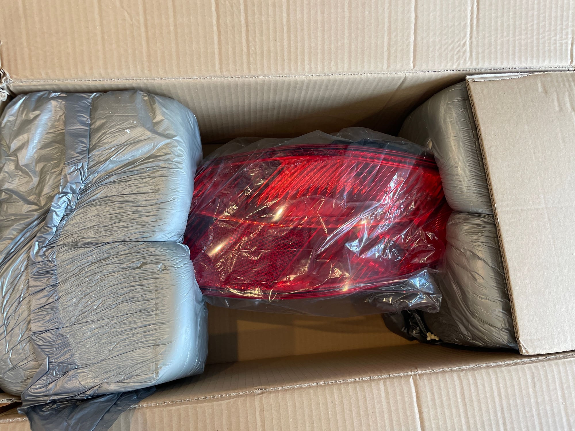 Exterior Body Parts - 987 Boxster / Cayman All Red Right Tail Light - Used - Boston, MA 2127, United States