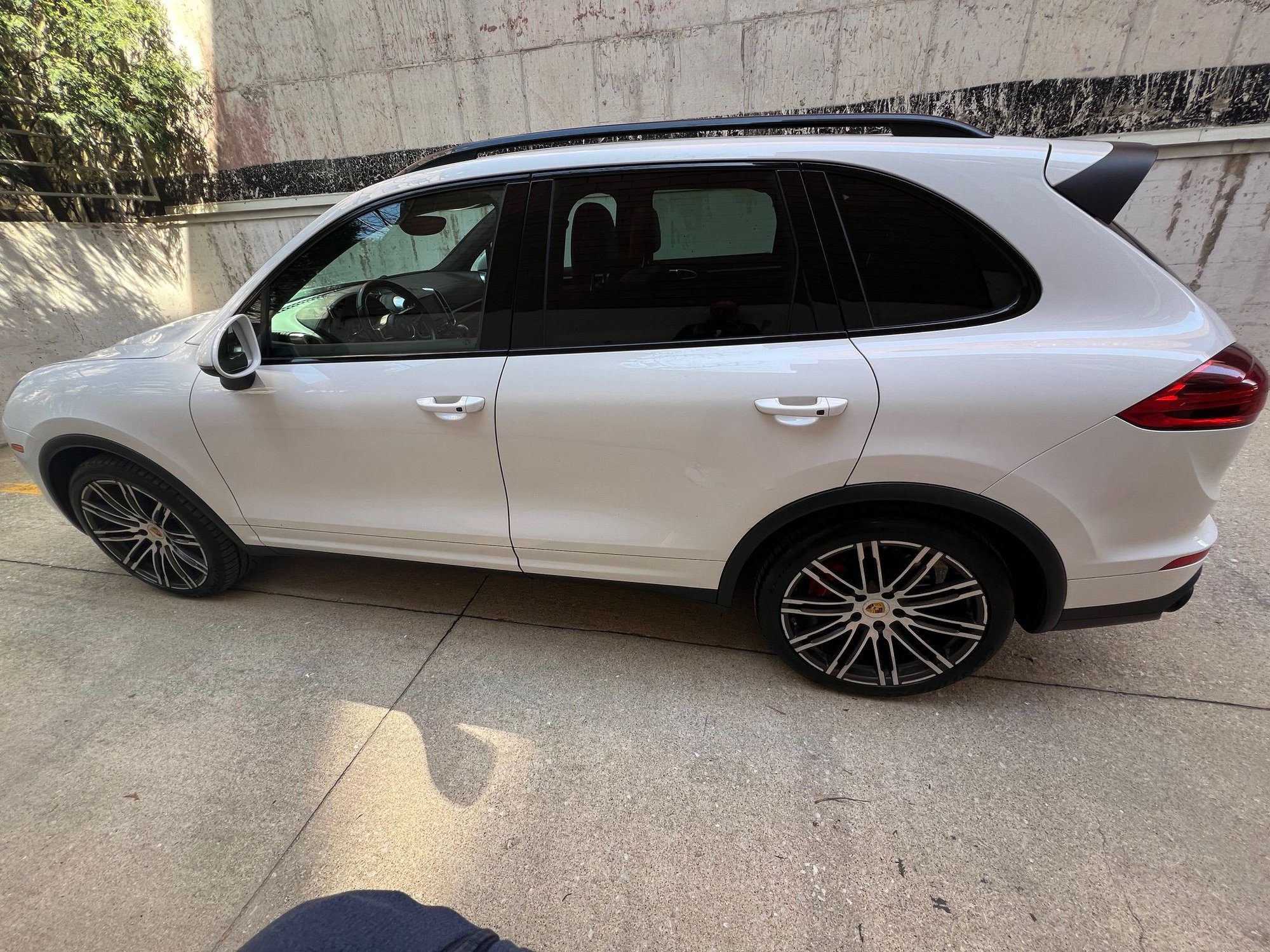 2017 Porsche Cayenne - WTS 2017 Porsche Cayenne Turbo, White/Garnett Red, 69.7k miles - Used - Chicago, IL 60610, United States