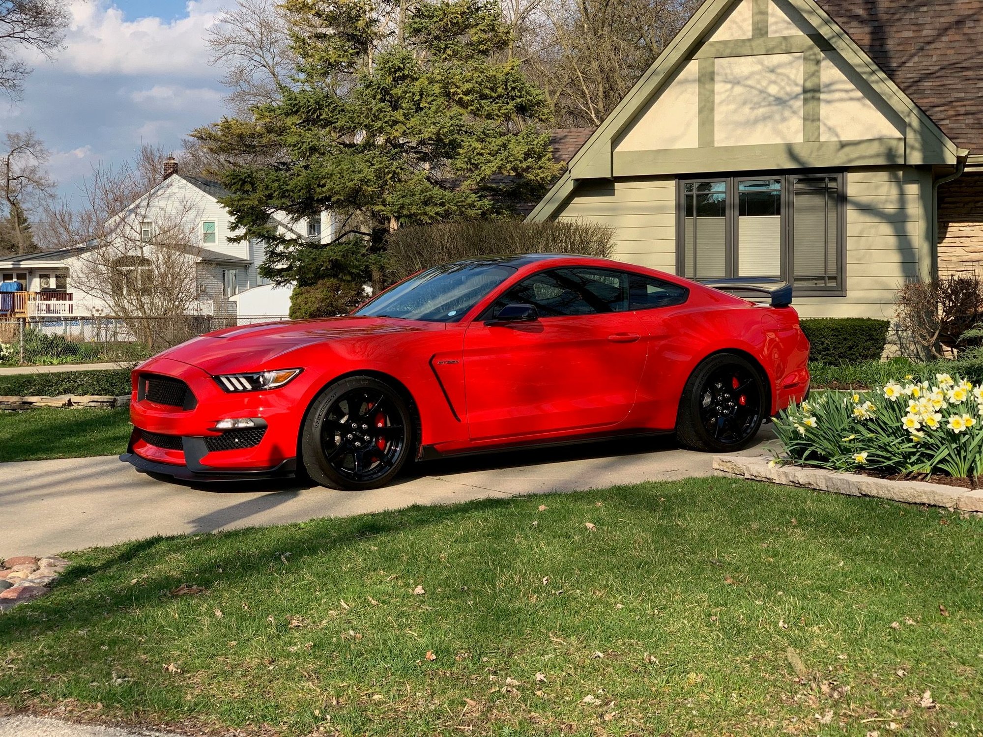2016 Ford Mustang - Race Red GT350 with Painted Black Roof, 1500 miles, PPF, Like New in Chicago - Used - VIN 1FATP8JZ6G552514 - 1,680 Miles - Palos Heights, IL 60463, United States