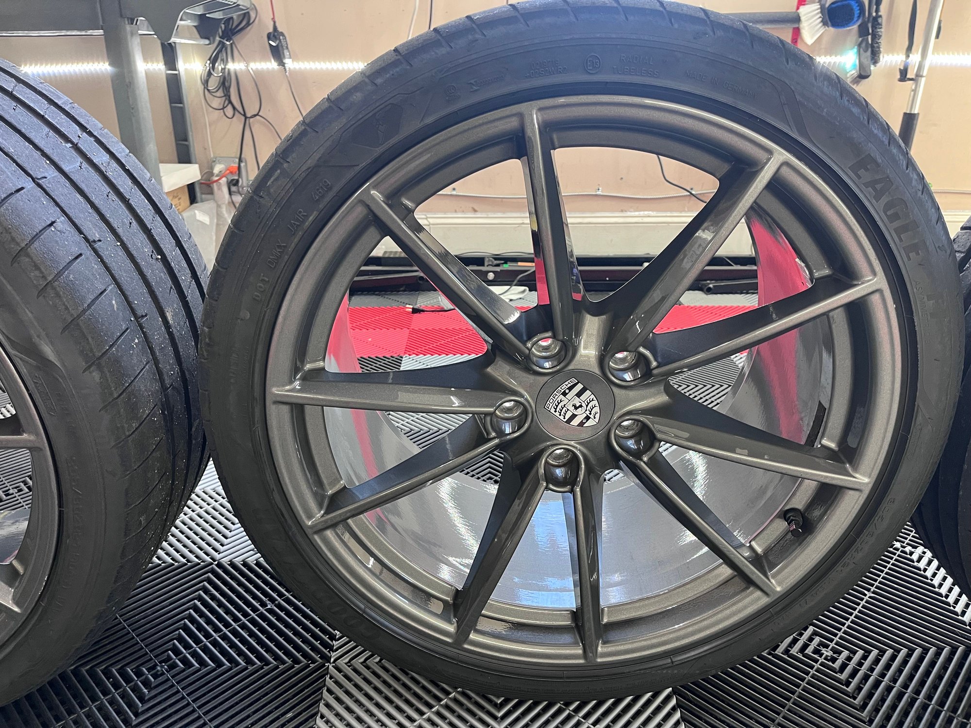 Wheels and Tires/Axles - 992 Carrera T or S 20/21 Wheels with TPMS and Center Caps - Used - 2020 to 2027 Porsche 911 - Decatuur, GA 30030, United States