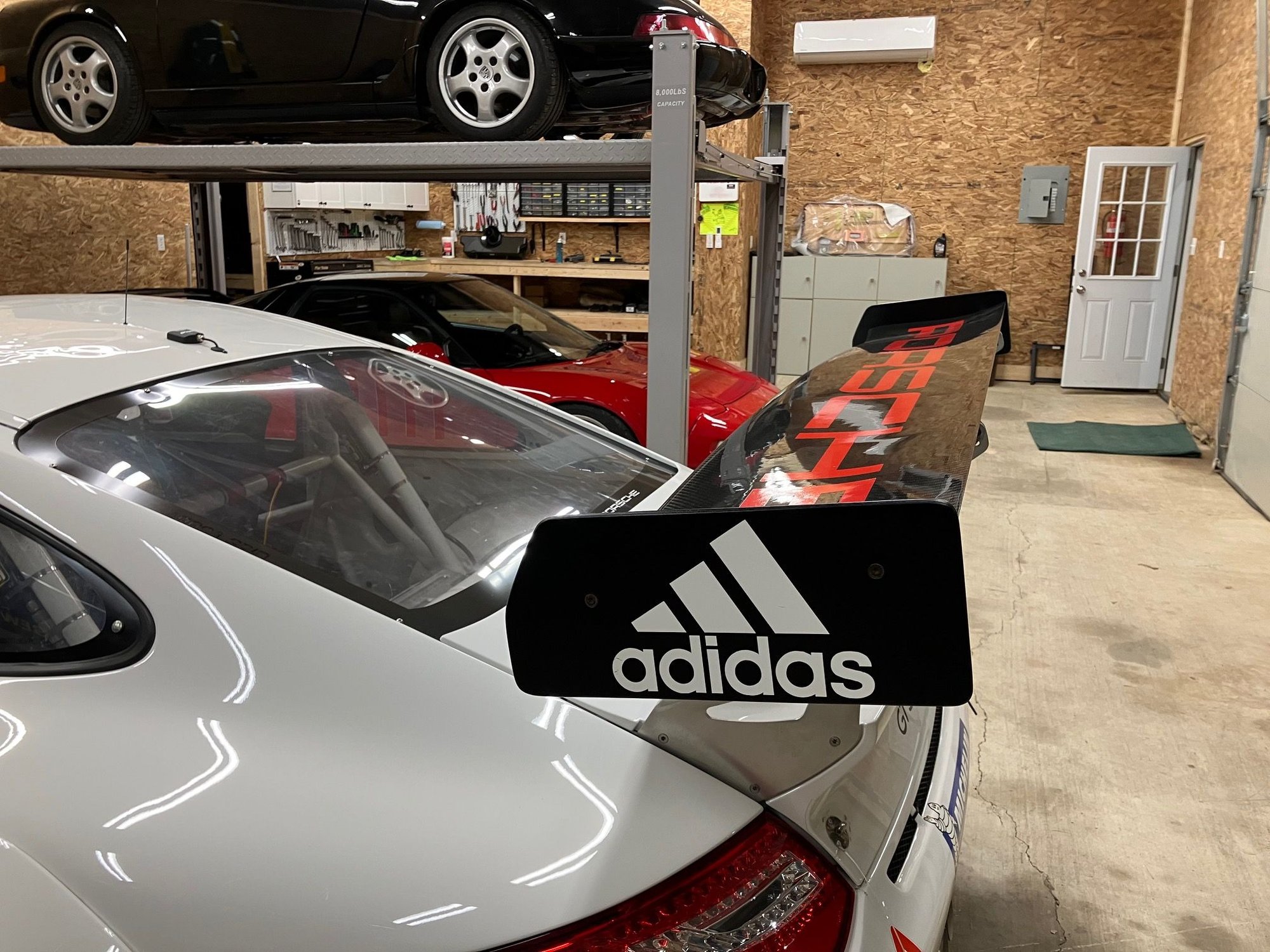 2010 Porsche GT3 - parting out gt3 race car. - Ellwood City, PA 16117, United States