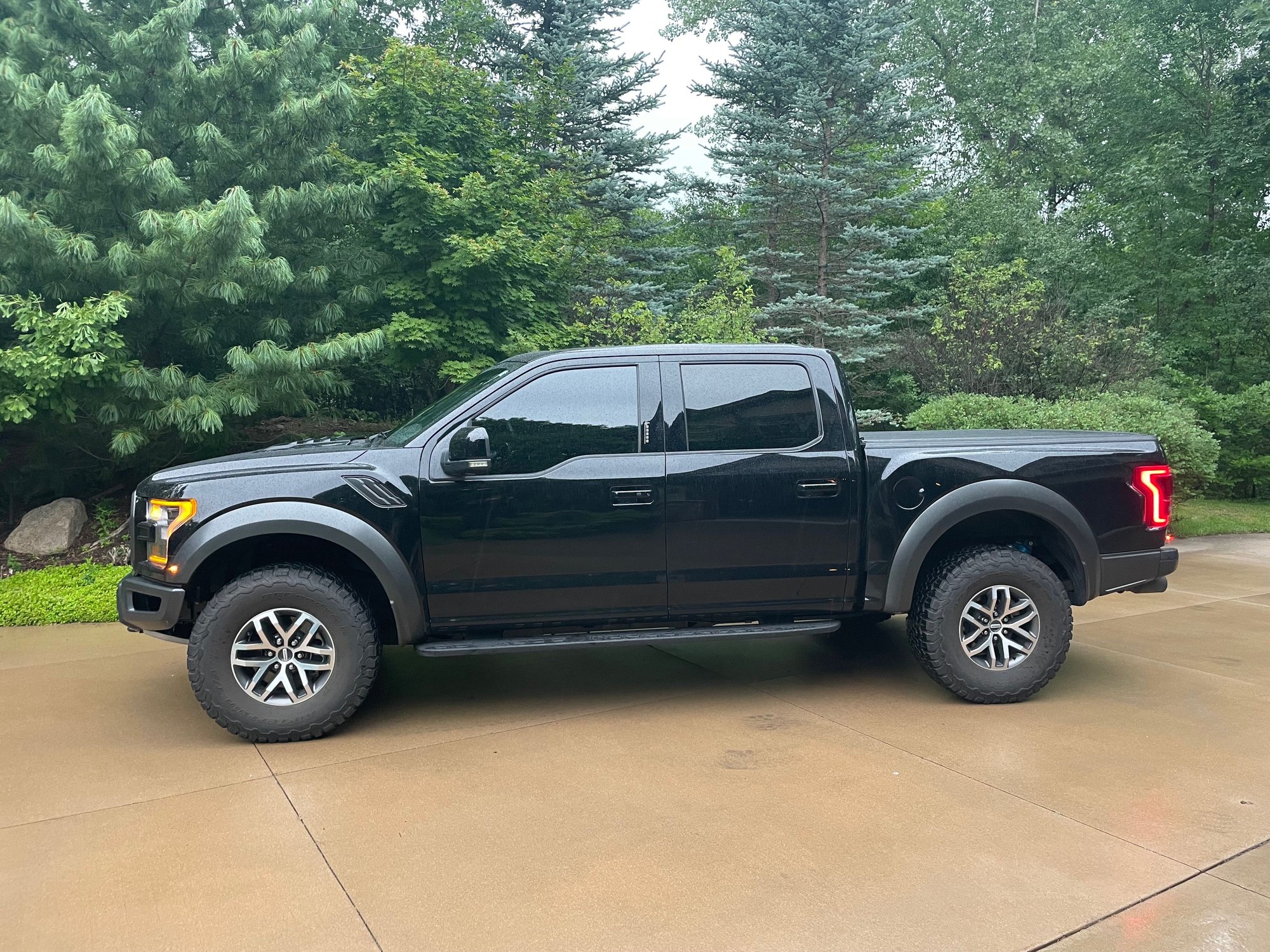 2017 Ford F-150 - 2017 Ford Raptor - 15k miles - Used - VIN 1FTFW1RG3HFB66858 - 15,560 Miles - 6 cyl - 4WD - Automatic - Truck - Black - Minneapolis, MN 55439, United States