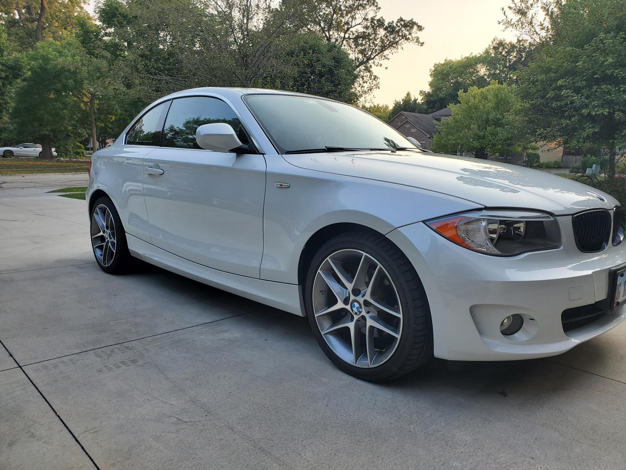 FS 2013 BMW 128i Mineral White Metallic MANUAL transmission