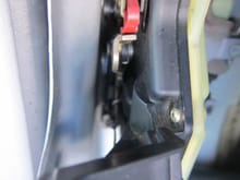 Door lock actuator end, while pulling inner door handle cable.