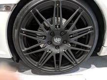 Do you know the manufacturer who makes these rims. Carbon fiber inlays.
