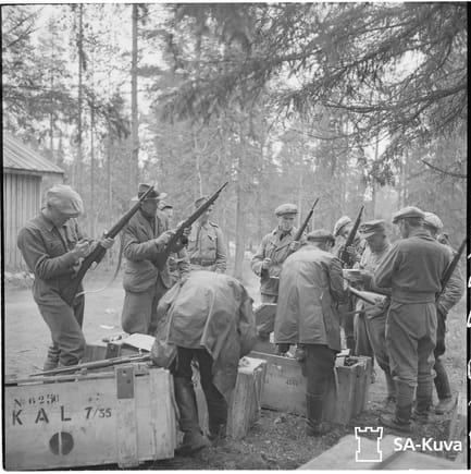Finns opening crates of the M38 rifles