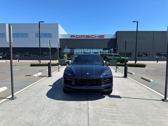 My Algarve Blue - Cayenne eHybrid. 