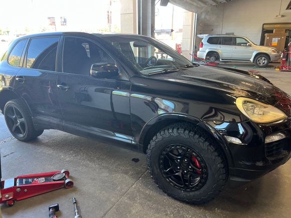 275/65r18 BFGs on Victor Equipment 18x8s with 10mm offset, on a 2009 CTTS. Stock suspension… seems rather right. Can this be done with aggressive trimming?