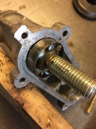 Welded bearing for extraction on the distributor