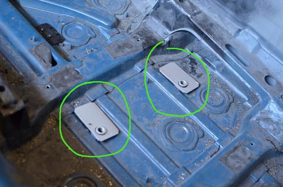 I found the pictures inside a very beautiful thread from a totally car rebuild made by 9meister: are this parts the original plates?