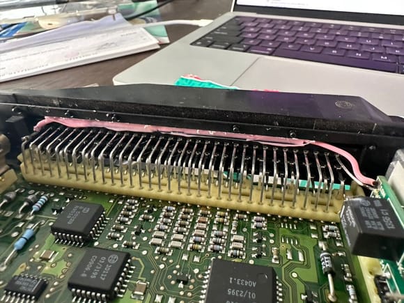 1996 Porsche 911 993 ECU with the pink wire from the "chip" to a connector pin  