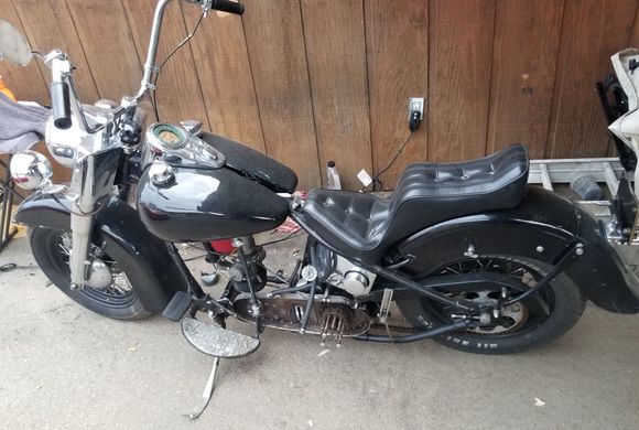 53' Panhead going down!
Because everyone needs a rat bike ;)
Just pulled the engine in this photo. 