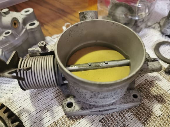 Pre-varioram throttle body ugly, but in perfectly working condition 
