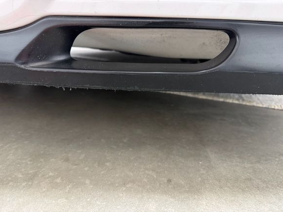 Lower lip spoiler condition