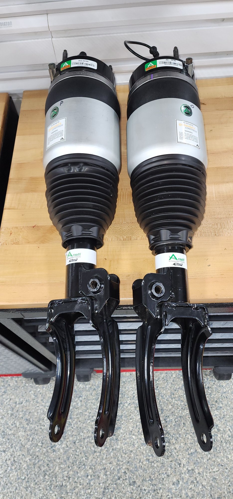 Steering/Suspension - Cayenne Air struts/Air Bags  958 series - Used - All Years  All Models - Fort Wayne, IN 46818, United States