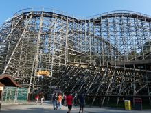 Twister wooden coaster